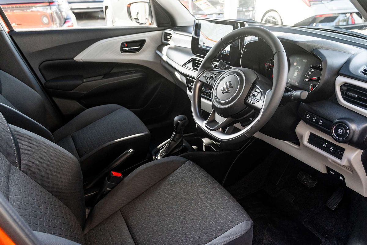 2024 Suzuki Swift Hybrid Plus UZ