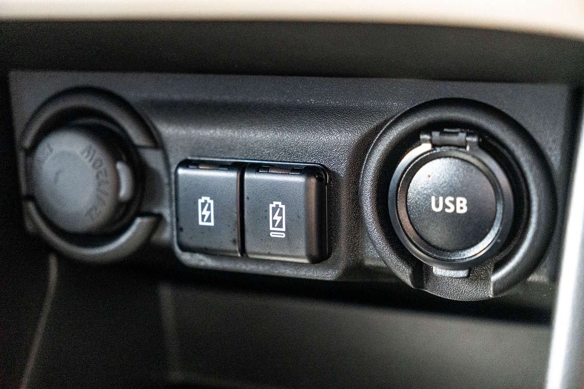 2024 Suzuki Swift Hybrid Plus UZ