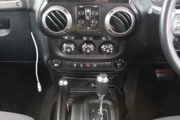 2017 Jeep Wrangler Unlimited Sport JK