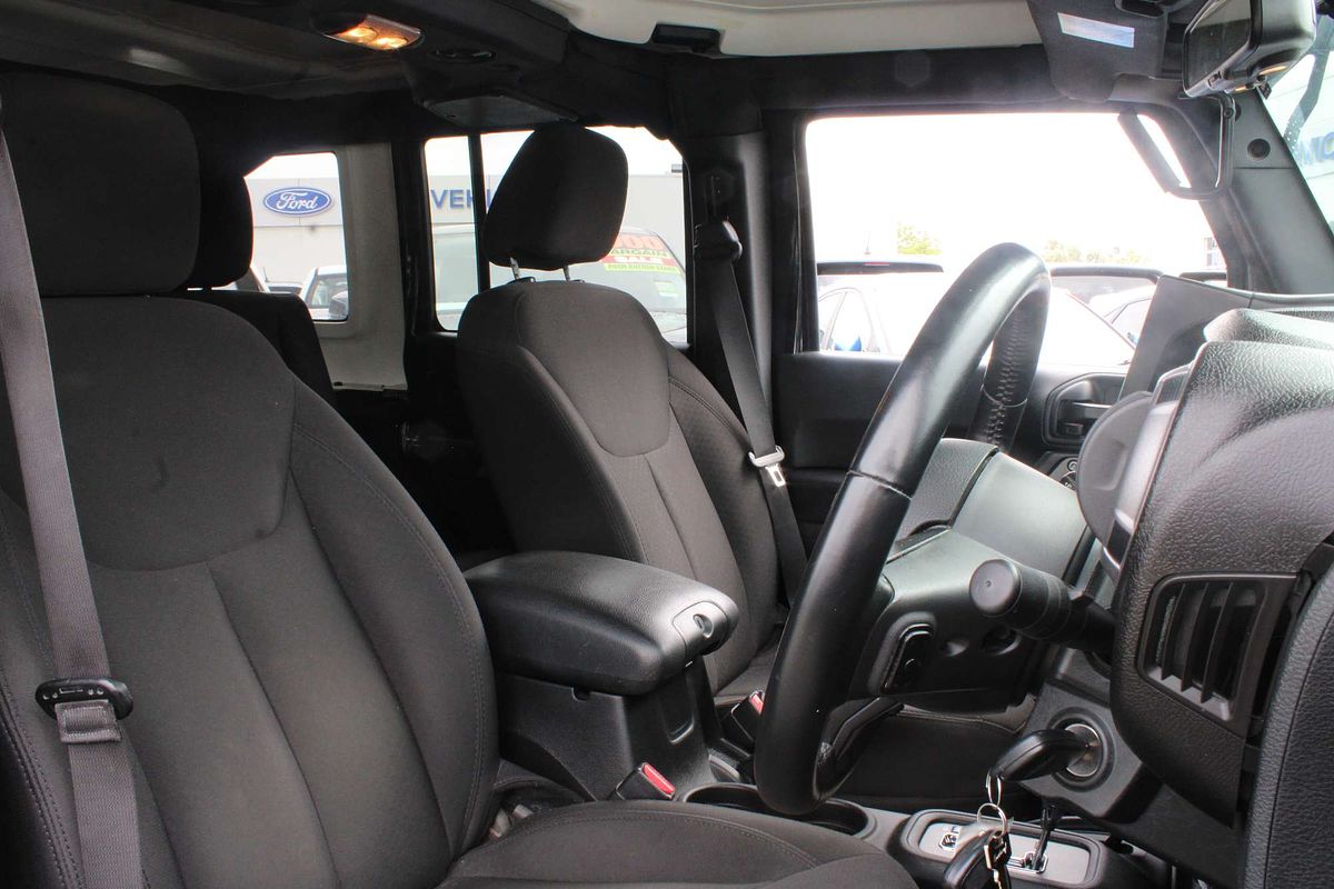 2017 Jeep Wrangler Unlimited Sport JK