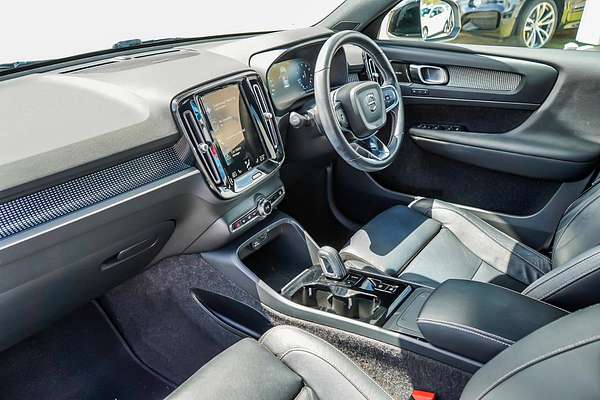 2021 Volvo XC40 T5 R-DESIGN (AWD) 536 MY21