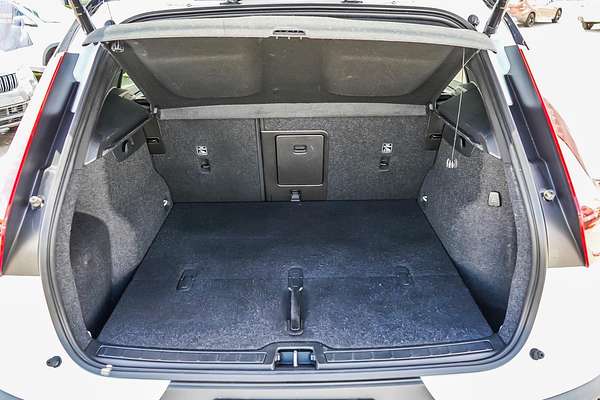 2021 Volvo XC40 T5 R-DESIGN (AWD) 536 MY21