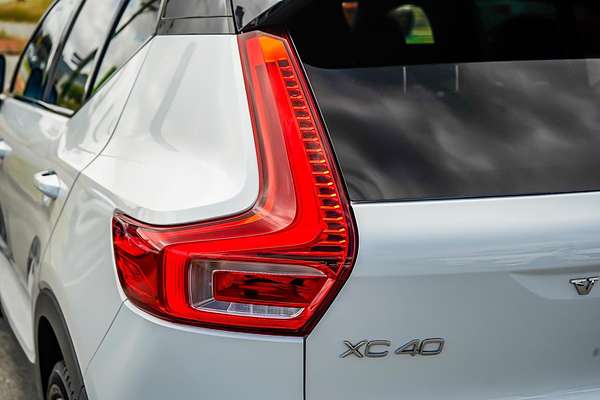 2021 Volvo XC40 T5 R-DESIGN (AWD) 536 MY21
