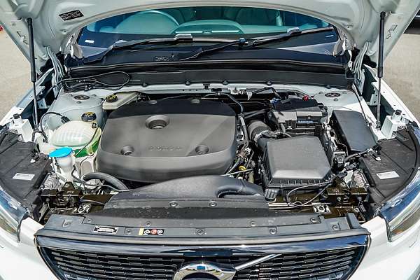 2021 Volvo XC40 T5 R-DESIGN (AWD) 536 MY21