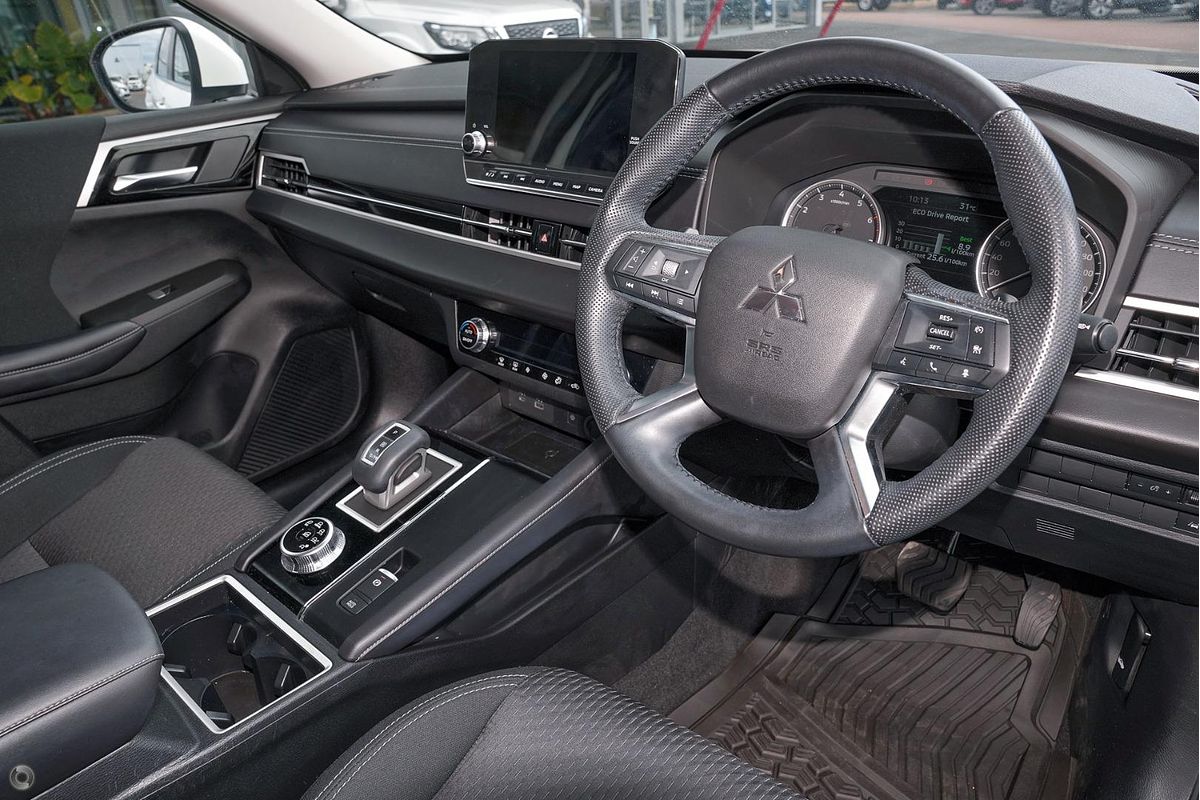 2025 Mitsubishi Outlander LS ZM