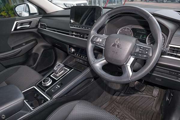 2025 Mitsubishi Outlander LS ZM