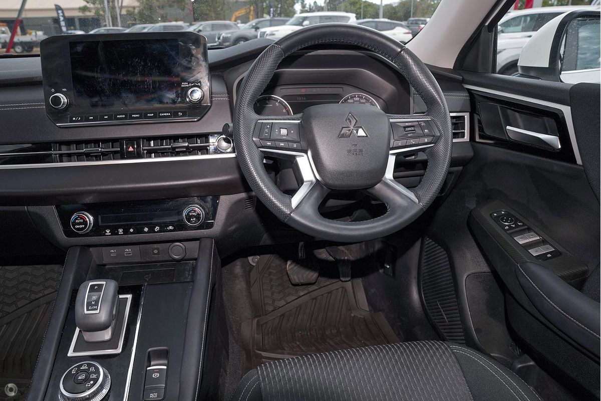 2025 Mitsubishi Outlander LS ZM