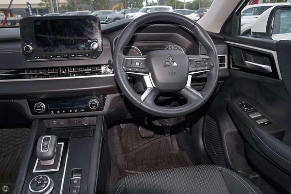 2025 Mitsubishi Outlander LS ZM