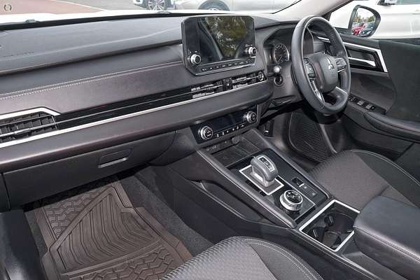 2025 Mitsubishi Outlander LS ZM