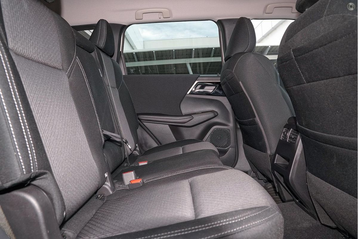 2025 Mitsubishi Outlander LS ZM