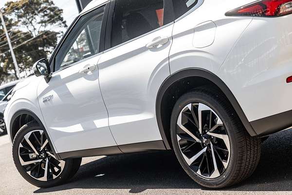 2025 Mitsubishi Outlander PHEV Aspire ZM