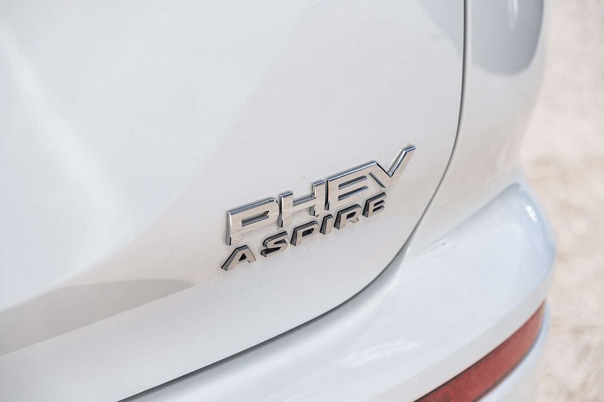 2025 Mitsubishi Outlander PHEV Aspire ZM