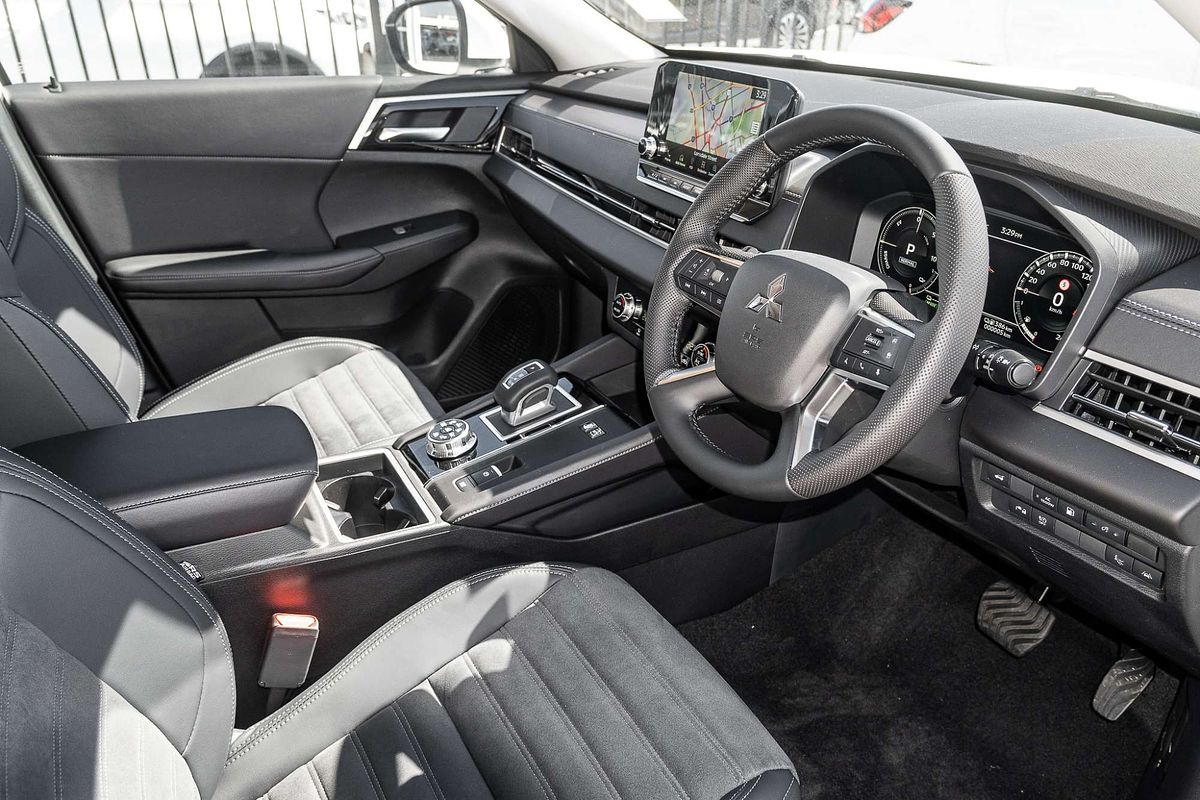 2025 Mitsubishi Outlander PHEV Aspire ZM