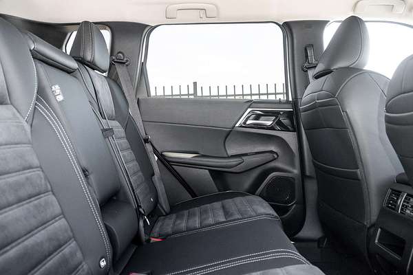 2025 Mitsubishi Outlander PHEV Aspire ZM