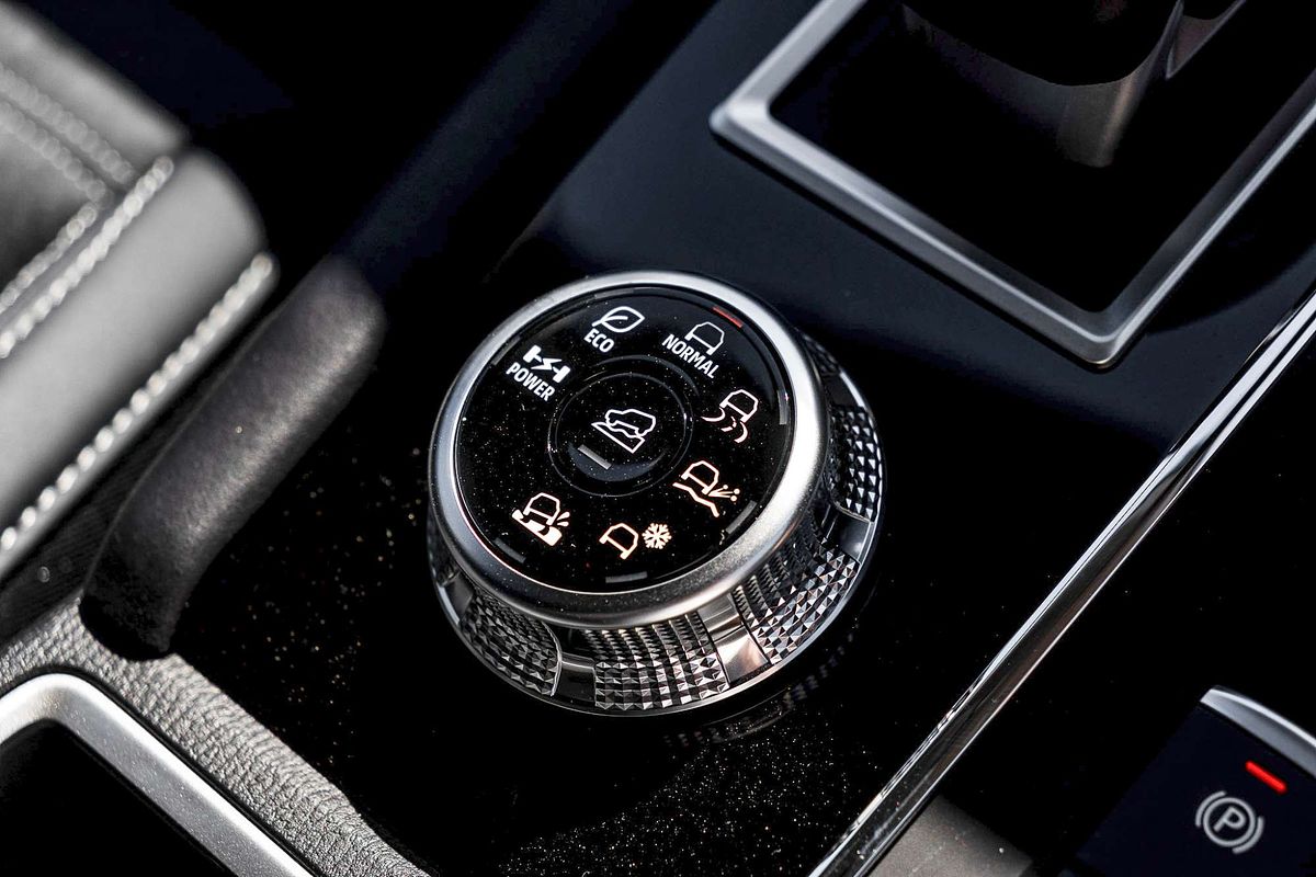 2025 Mitsubishi Outlander PHEV Aspire ZM