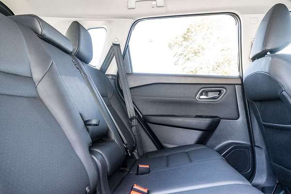 2025 Nissan X-TRAIL ST-L T33