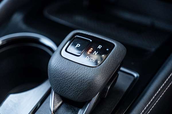 2025 Nissan X-TRAIL ST-L T33