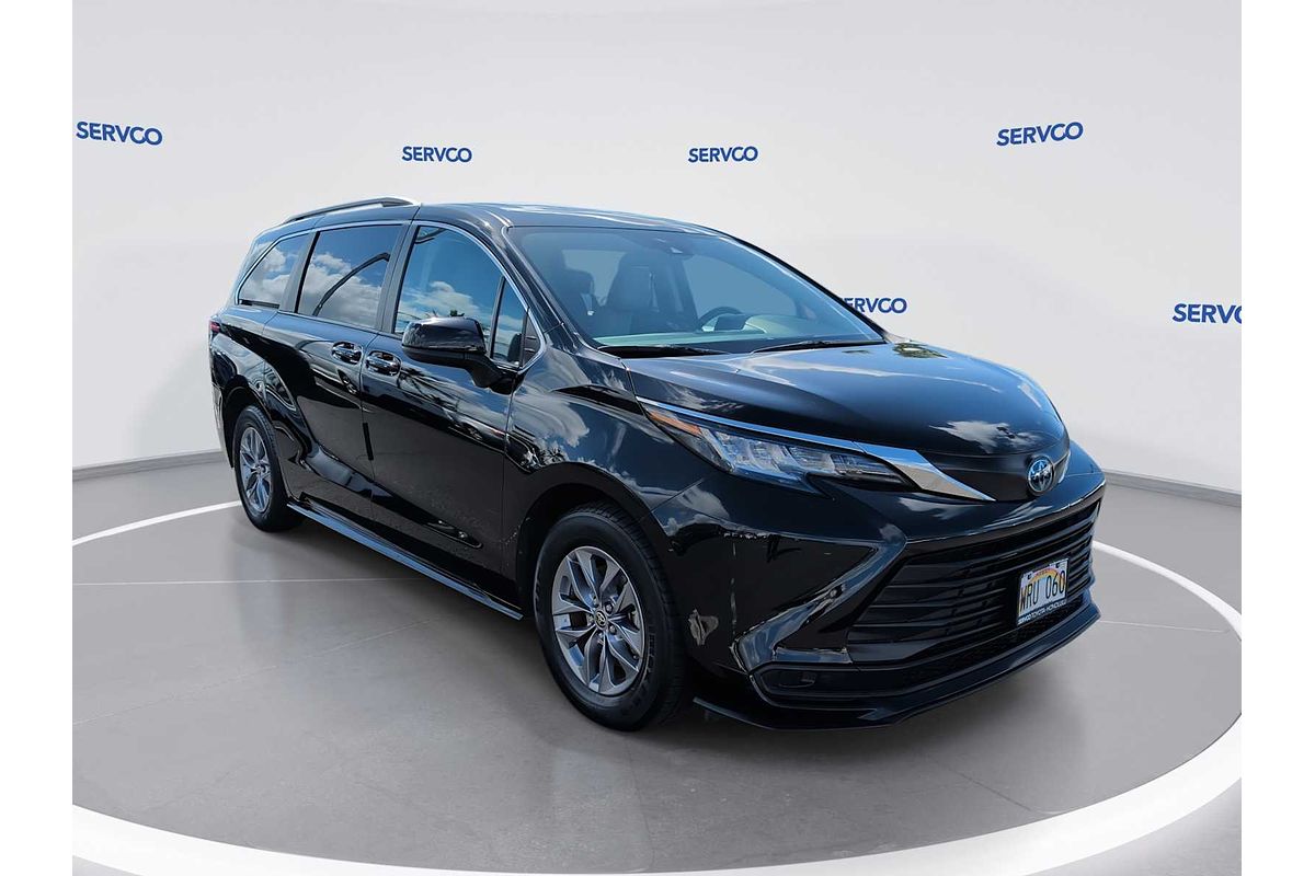 2022 Toyota SIENNA LE