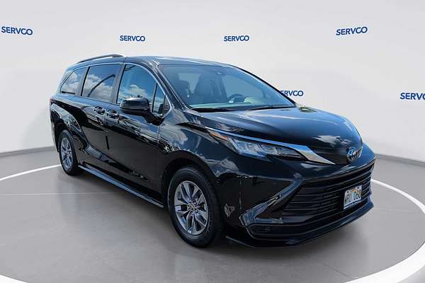 2022 Toyota SIENNA LE
