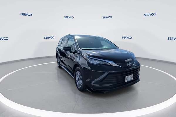 2022 Toyota SIENNA LE