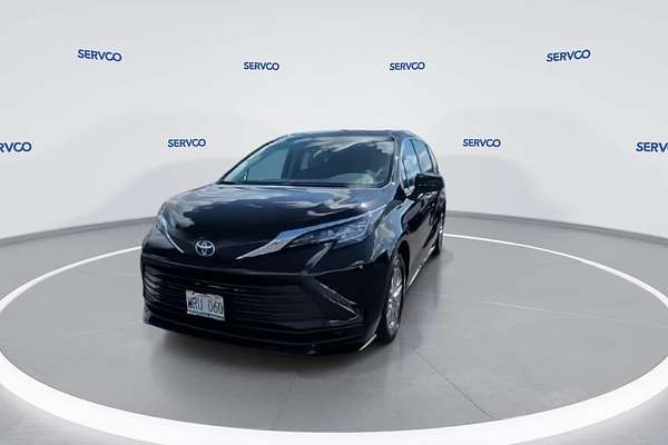 2022 Toyota SIENNA LE