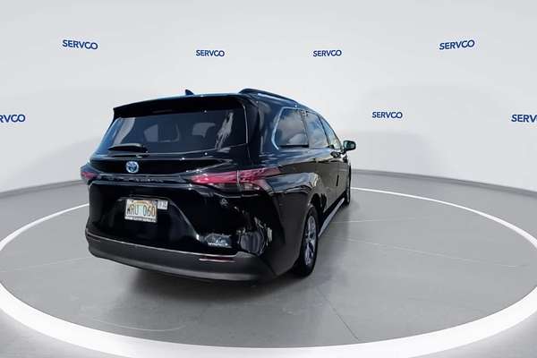 2022 Toyota SIENNA LE