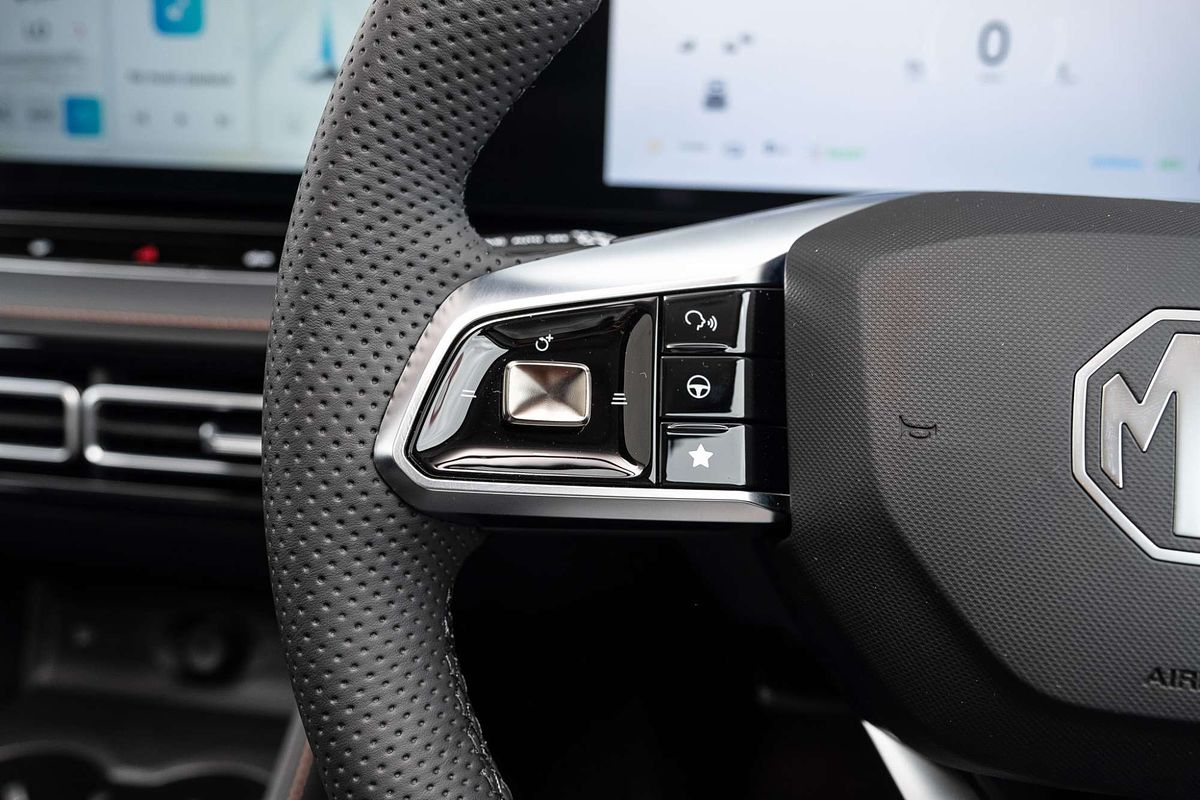 2025 MG HS Super Hybrid Essence AS33P