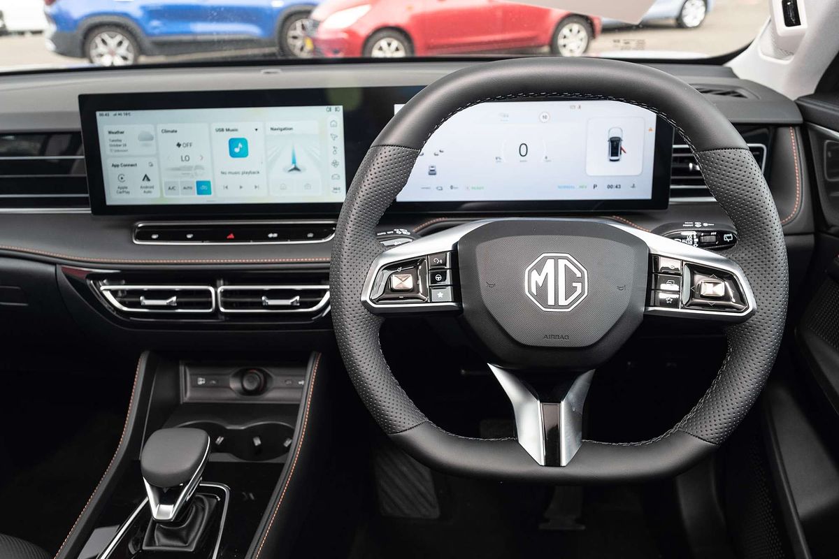 2025 MG HS Super Hybrid Essence AS33P