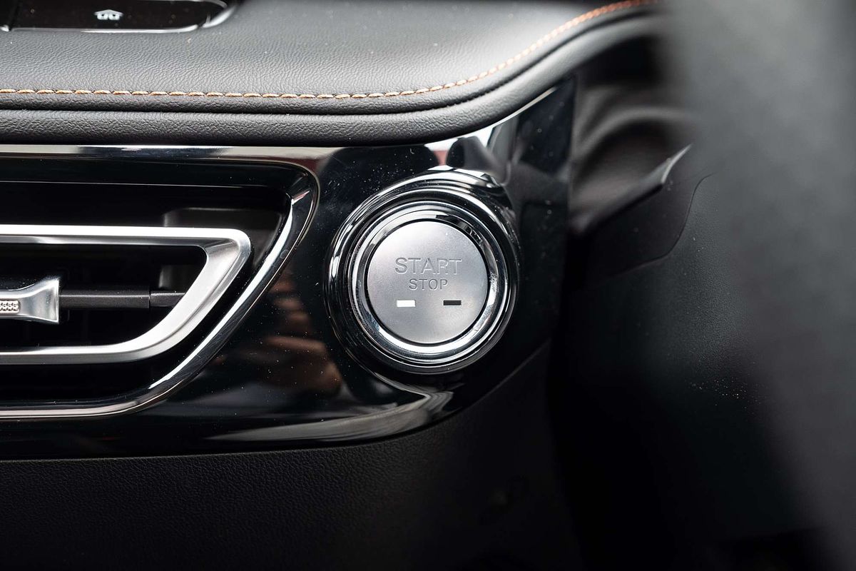 2025 MG HS Super Hybrid Essence AS33P