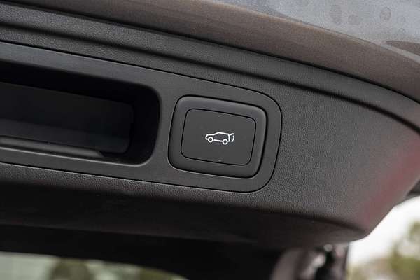 2025 MG HS Essence AS33