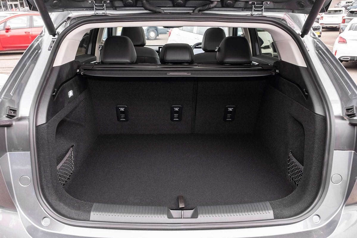 2025 MG HS Essence AS33