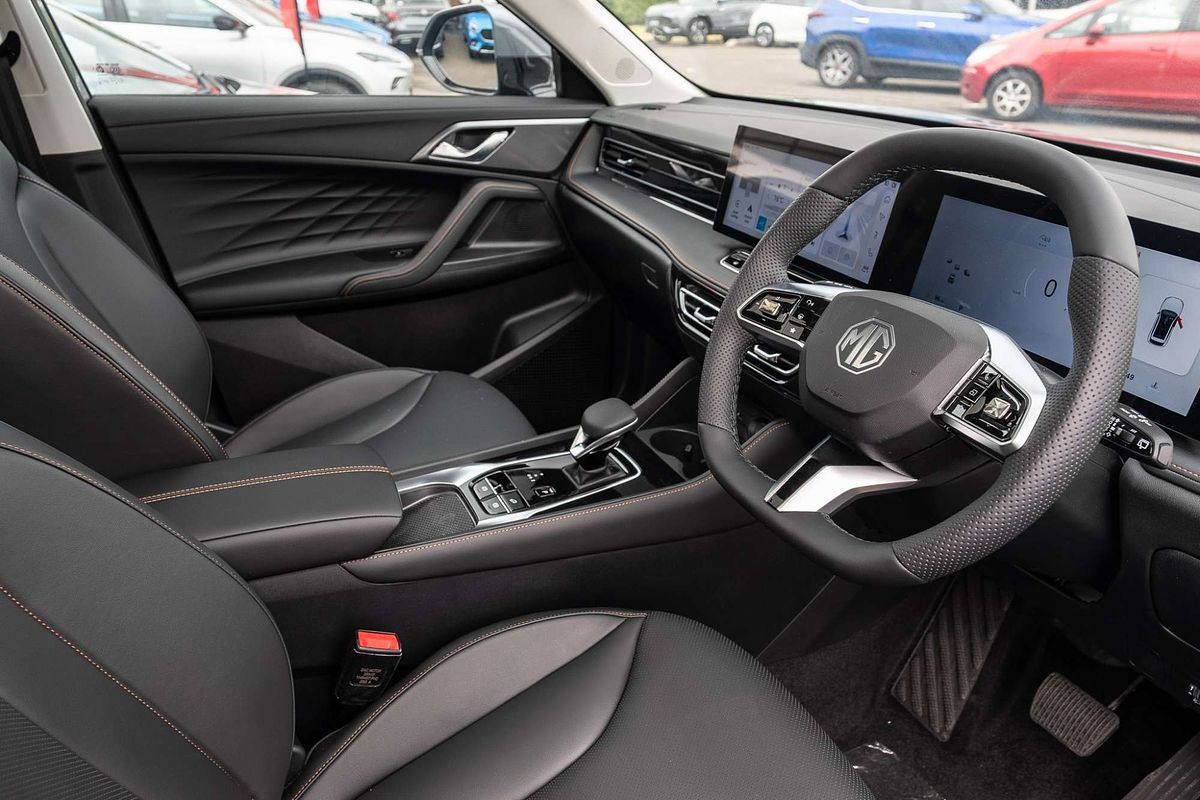 2025 MG HS Essence AS33