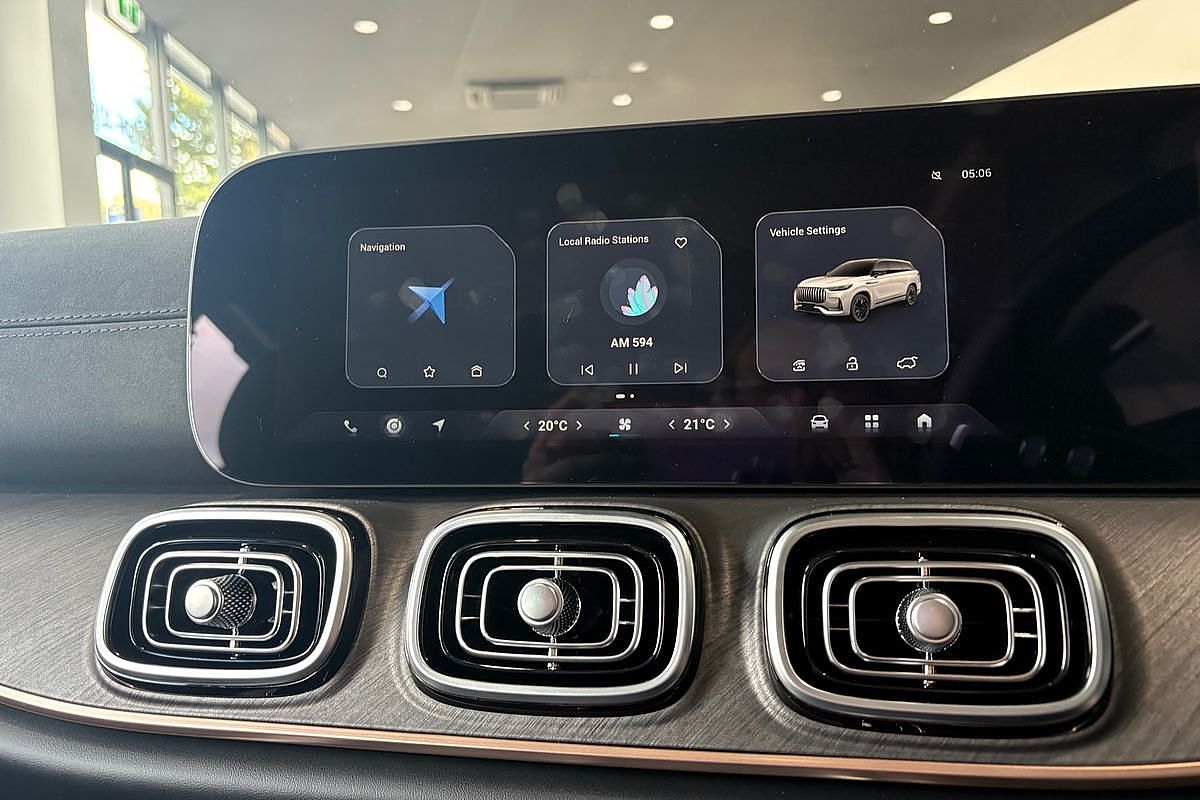 2025 Jaecoo J8 Track