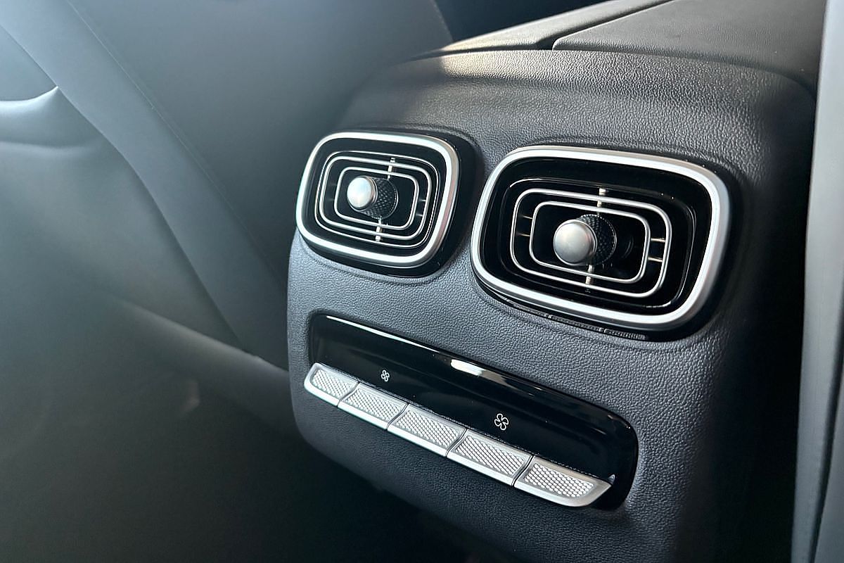 2025 Jaecoo J8 Track