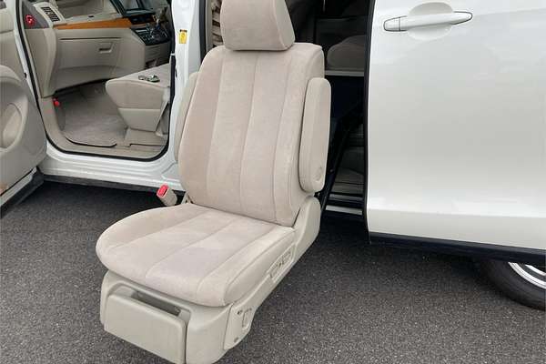 2011 Toyota Estima G 4WD Welcab