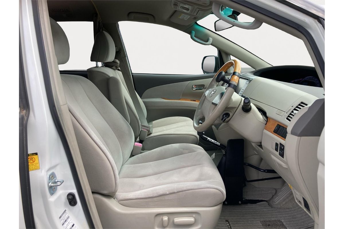 2011 Toyota Estima G 4WD Welcab