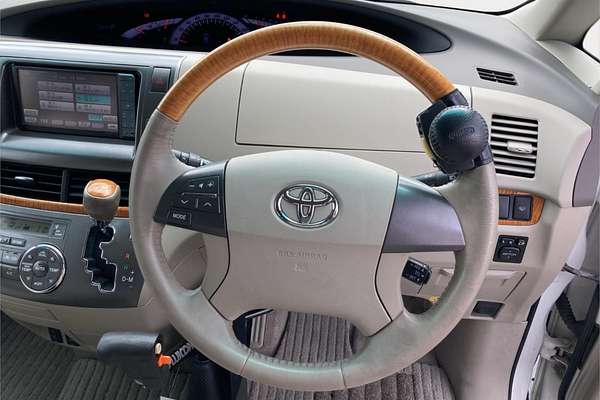 2011 Toyota Estima G 4WD Welcab