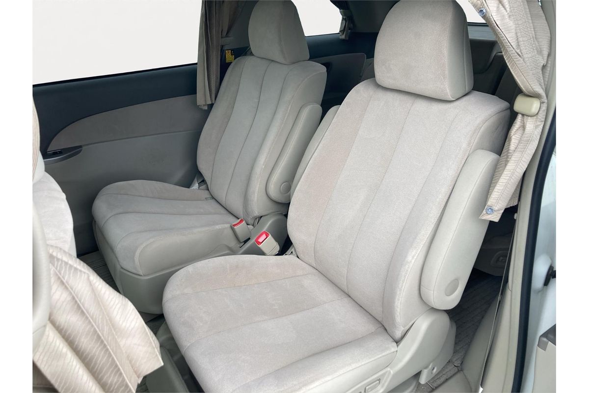 2011 Toyota Estima G 4WD Welcab