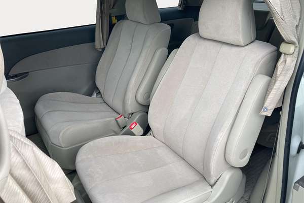 2011 Toyota Estima G 4WD Welcab