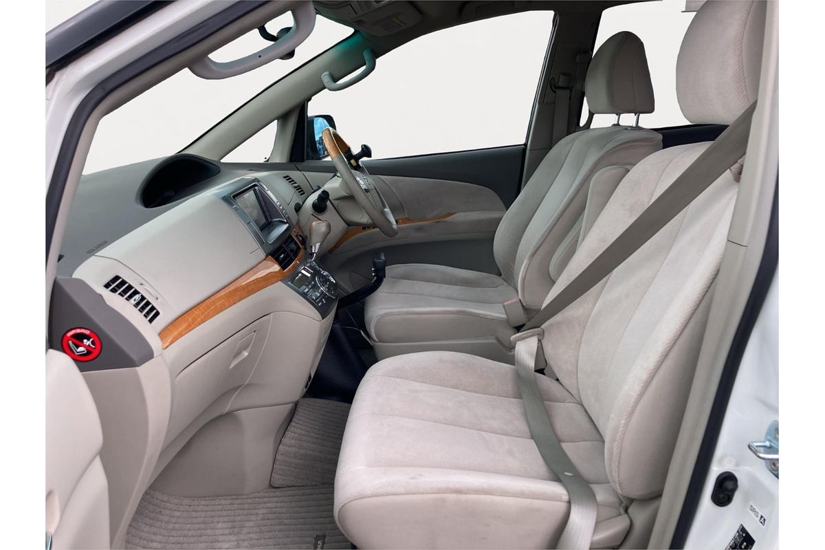 2011 Toyota Estima G 4WD Welcab