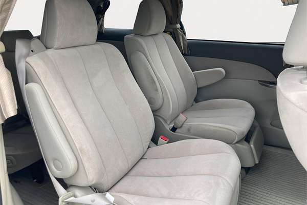 2011 Toyota Estima G 4WD Welcab