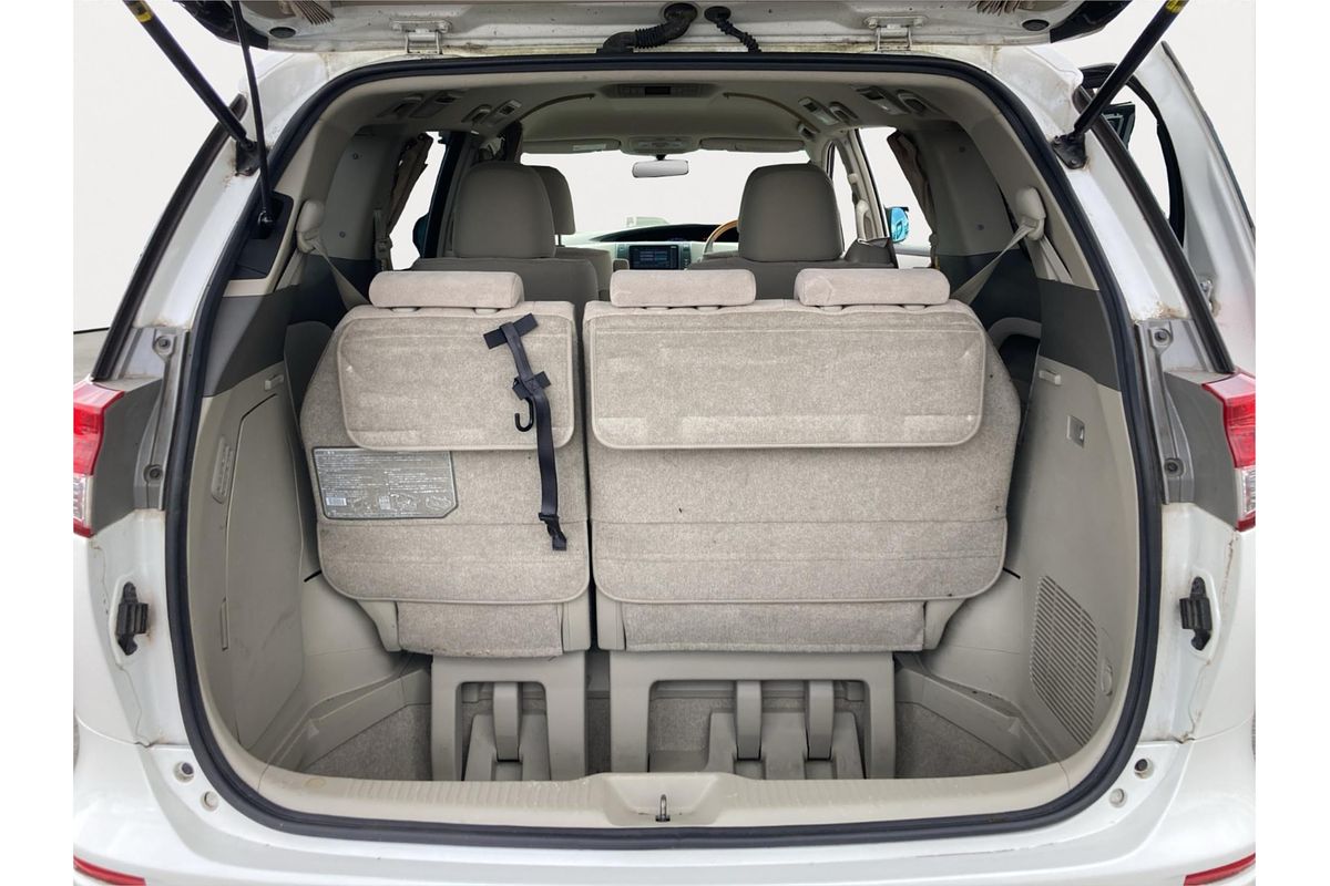 2011 Toyota Estima G 4WD Welcab