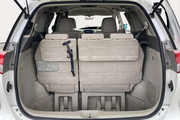 2011 Toyota Estima G 4WD Welcab