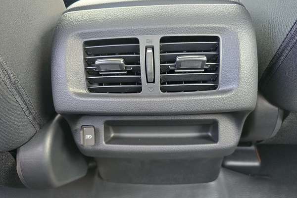 2024 Nissan Navara SL D23