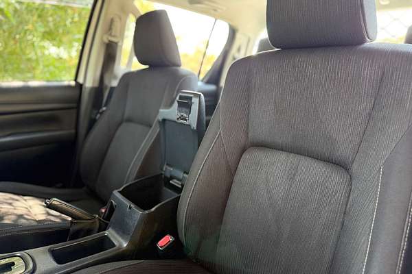 2016 Toyota Hilux SR GUN126R 4X4