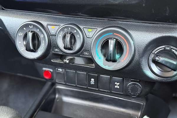 2016 Toyota Hilux SR GUN126R 4X4