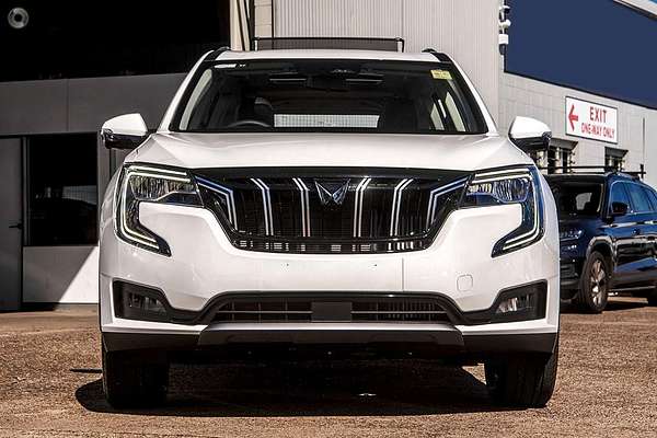 2025 Mahindra XUV700 AX7L