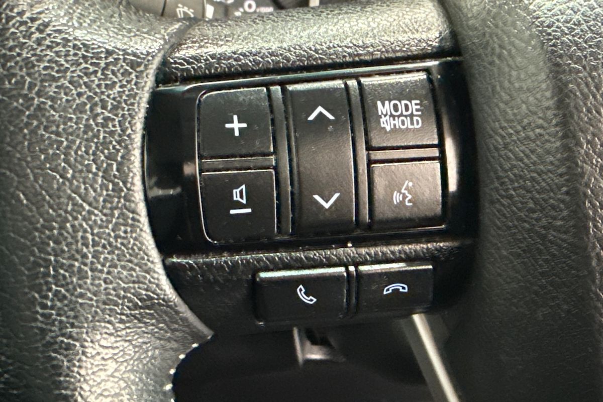 2020 Toyota Hilux SR5 (4x4) GUN126R FACELIFT 4X4