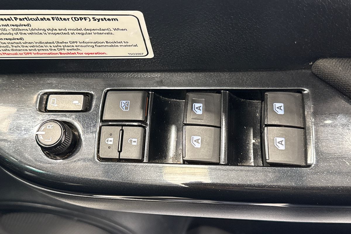 2020 Toyota Hilux SR5 (4x4) GUN126R FACELIFT 4X4