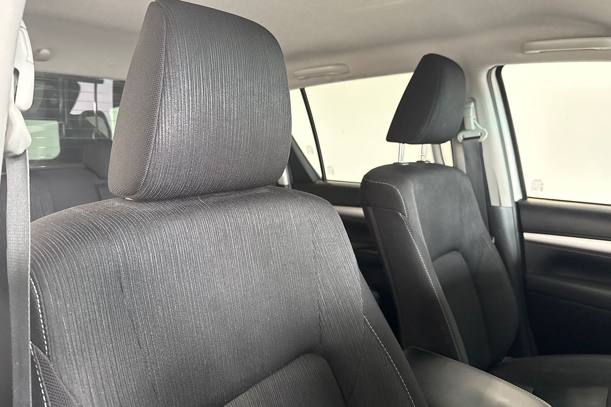 2020 Toyota Hilux SR5 (4x4) GUN126R FACELIFT 4X4